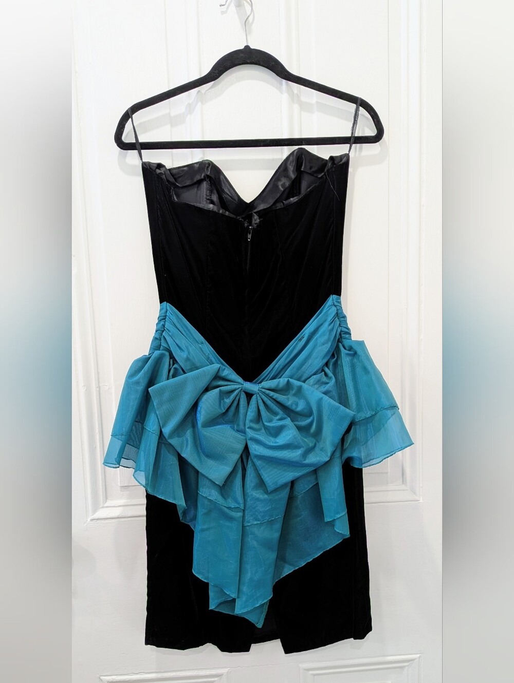 Vintage 80s Gunne Sax Black Velvet Strapless Dress with Teal Bow Back Accent | 6